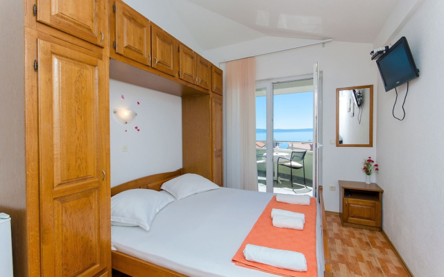 Apartments and Rooms Roso