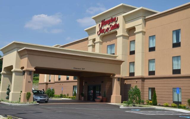 Отель Hampton Inn & Suites Sharon, PA вид на фасад