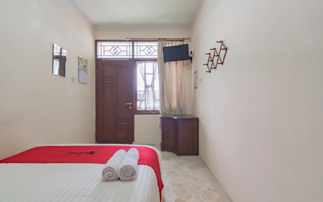 RedDoorz near Tugu Kuda Kosong Cianjur