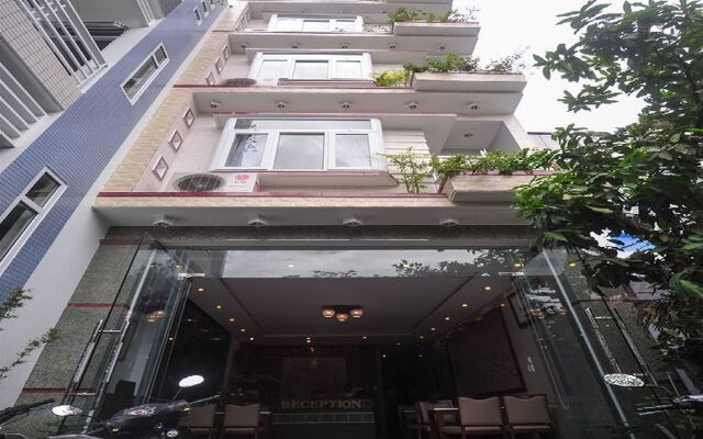 Отель Hong Thien Ruby Hotel Вьетнам, Хюэ - отзывы, цены и фото номеров - забронировать отель Hong Thien Ruby Hotel онлайн вид на фасад