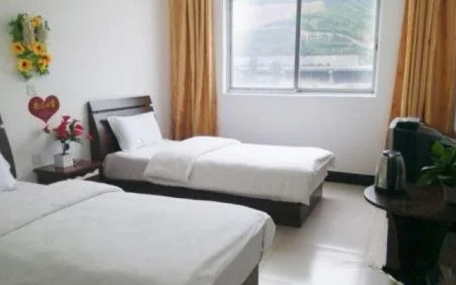 Shangluo Jinsi Gorge Julong Hotel