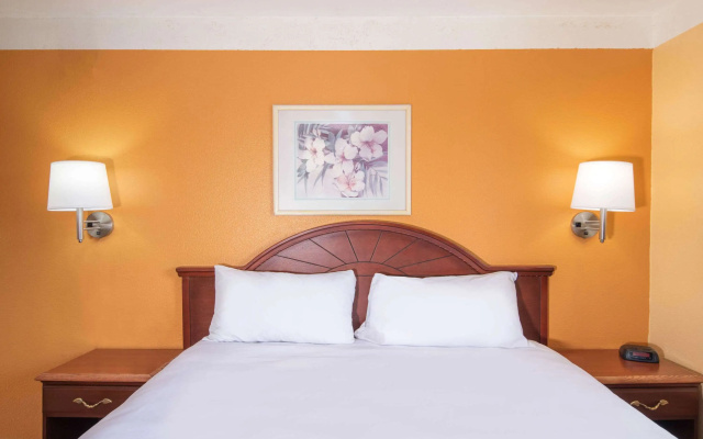 Travelodge by Wyndham Kingman