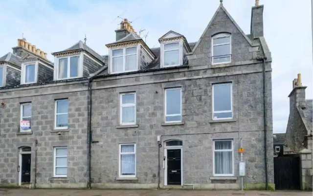 1 Bedroom Ground Floor Apartment