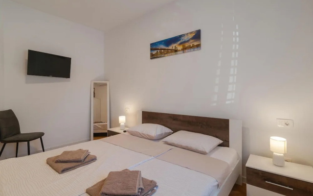 Awesome Apartment in Kastel Sucurac With Wifi and 4 Bedrooms