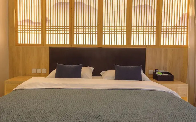 Room-heinemann Hotel Courtyard or Terrac