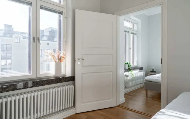 Main Square Renovated Apt, Sauna and Parking