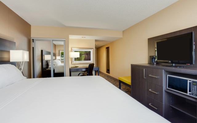 Holiday Inn Express & Suites Fredericton by IHG
