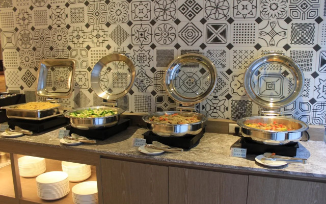 Lan Kwai Fong Garden Hotel