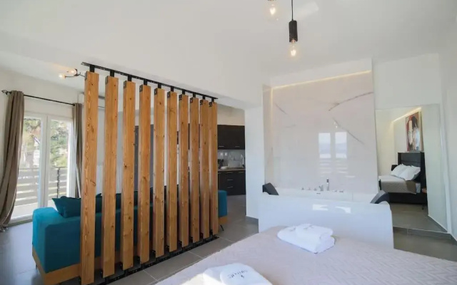 La Casa New Central Coastal Apartment & Jacuzzi