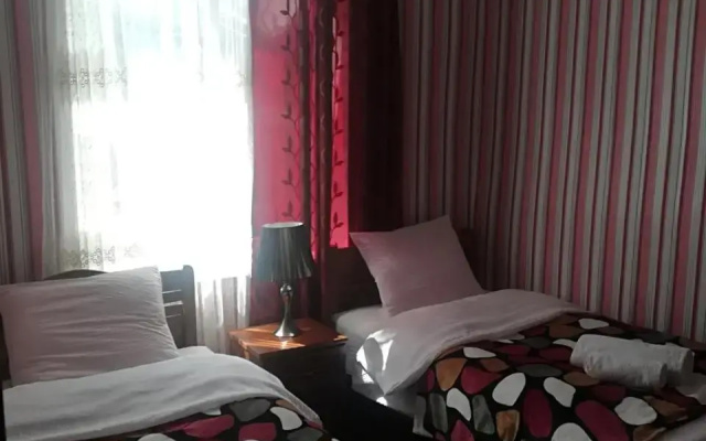 Nikoloz Guesthouse