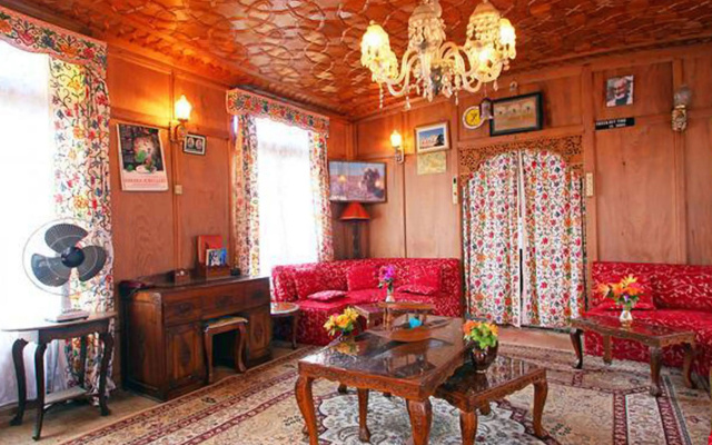 Houseboat Ambassador