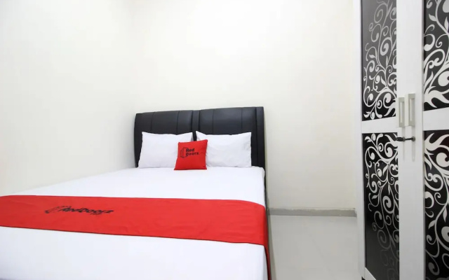 RedDoorz Plus near STIE YKPN 2