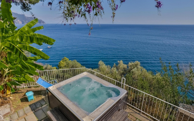 Luxury room with sea view in Amalfi ID 3935