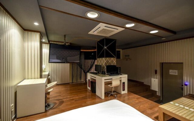 Sunflower Hotel