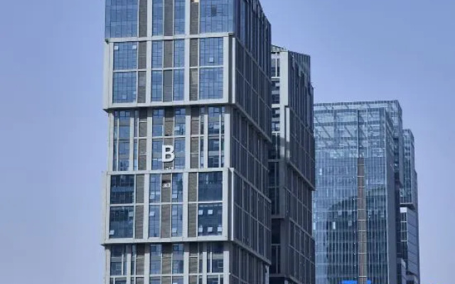 Rosewood Hotel (Zhoukou Yulin Smart Center Vocational and Technical College)