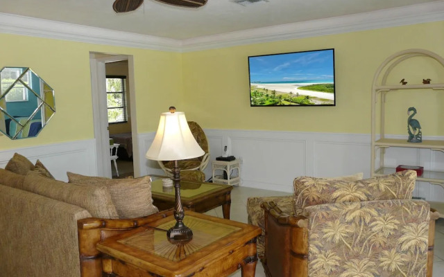 961 Abaco Court