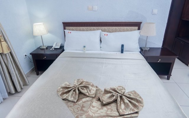 Hotel Hibiscus Louis in Libreville, Gabon from 113$, photos, reviews - zenhotels.com guestroom