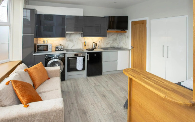 Entire Luxury Studio in the Central of Reading