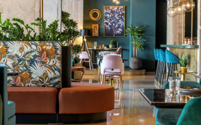 Отель Skylark, Athens