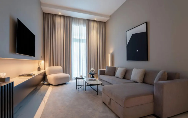 Lusso Hometels J One