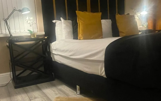 1 Bed Flat - Sleeps 2 - Jacuzzi - Parking - Wifi