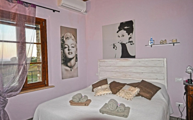 Wonderful house with hot tube and infinite view on Chianti 5 min drive form Siena-Cozy house