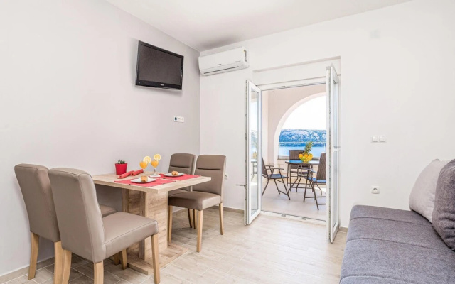 Awesome Apartment in Stara Novalja With 1 Bedrooms and Wifi