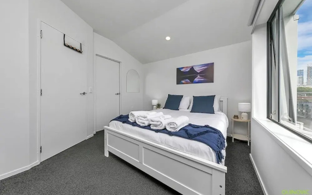 Balcony+Parking 3BR Gem Near Arena | Zodiak Stays