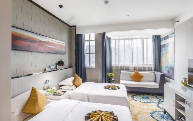 Zhongzhou Yihe Hotel (Dennis City Plaza)