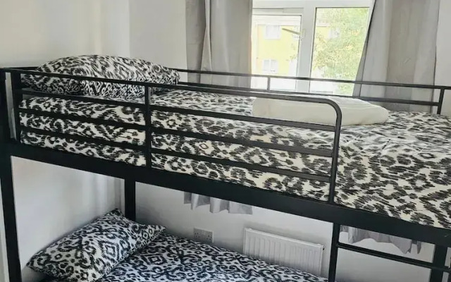 Stylish 3 Bed Home Parking City centre