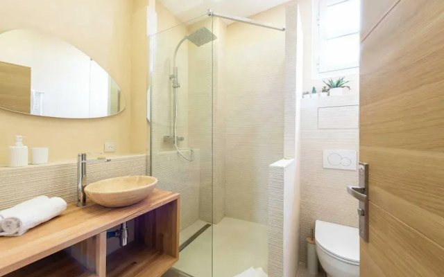 Modern Apartment -1bdr/4p - 300m From the Beach