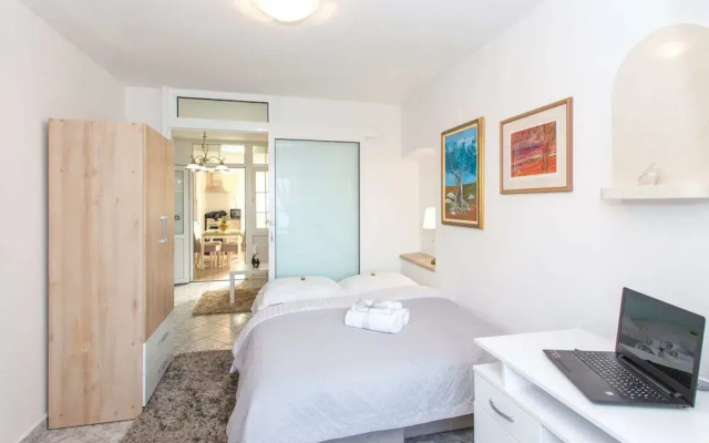 Apartments Tino- Two Bedroom Apartment With Balcony and Sea View
