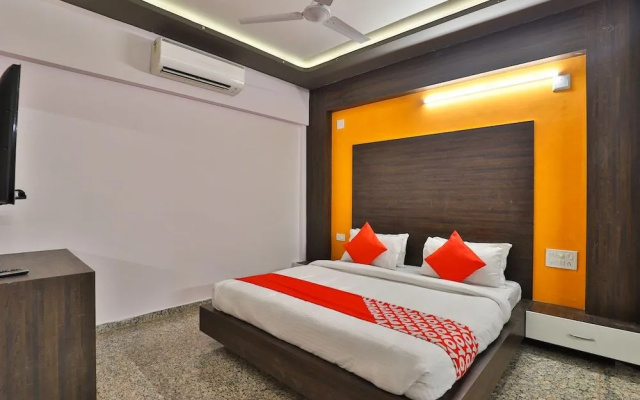 OYO 28444 Hotel Ab Apple