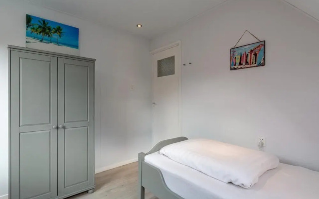 Klaproos, Holiday Home