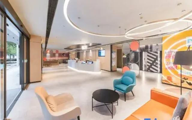 Ni Hao Hotel (Wuhan Tanhualin Wushengmen Subway Station)