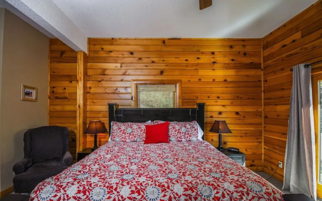 Cozy Bear Chalet