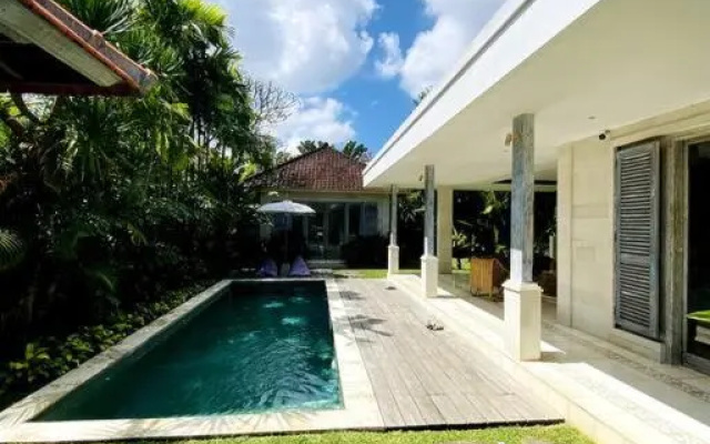 Villa Biru - 500m Batubelig beach