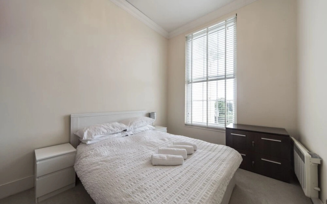 Richmond Riverside Apartment
