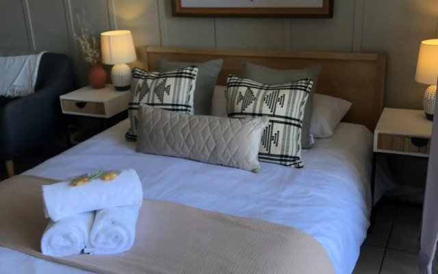 Courtyard Casual - stylish studio in heart of Stellenbosch centre