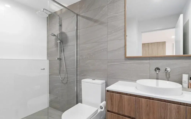 Luxury Palm Beach 1 BDR in The Village