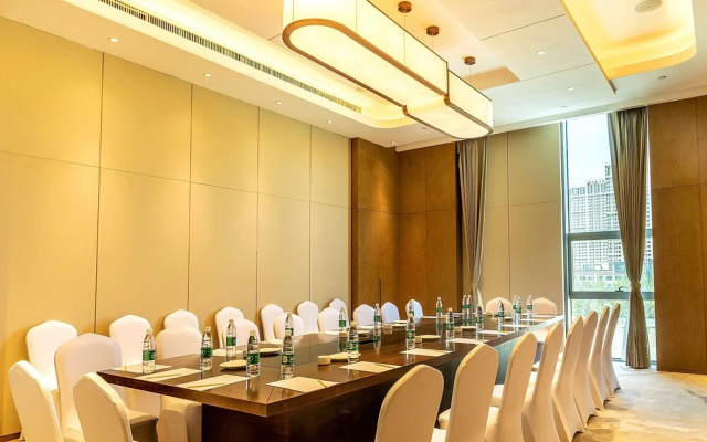 Datong Xinyu Crown Hotel