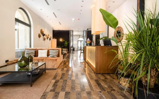 Infinity Hotel & More