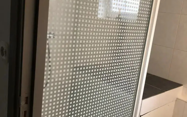 Slapen in eigentijds woonboot hotel