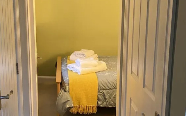 Private Annex, Parking, Wifi, 2mins to J48 A1 M1