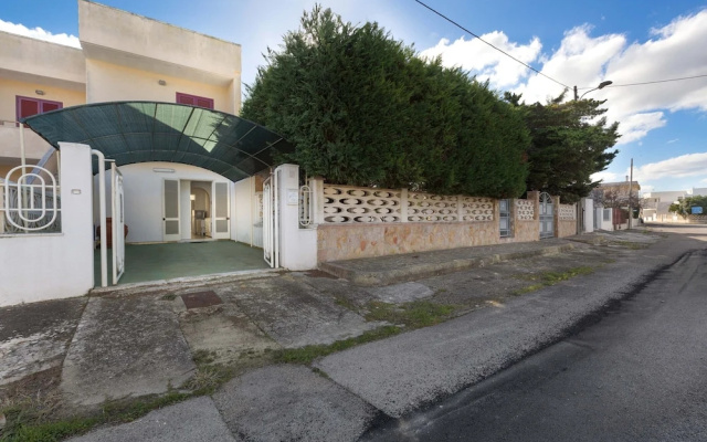 2689 Dalia House by Barbarhouse