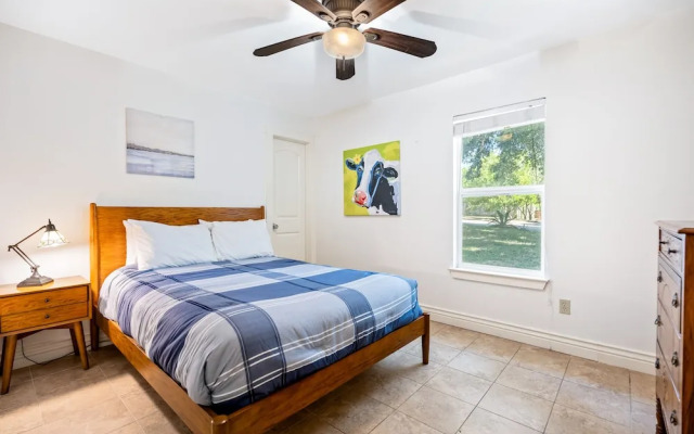 Screened-in Porch Walkable to Soco