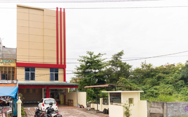 RedDoorz Plus @ Jalan Gatot Subroto Medan
