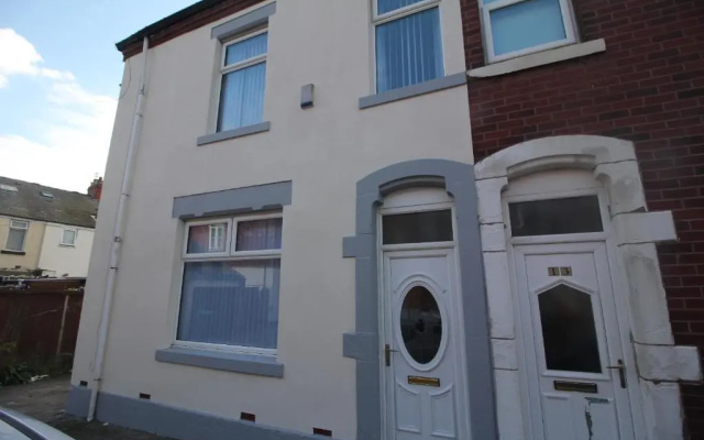 Henthorne Choice - Large Property - Close to Town Centre