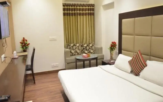Vipul Grand