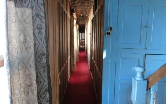 Rubany Palace Houseboat